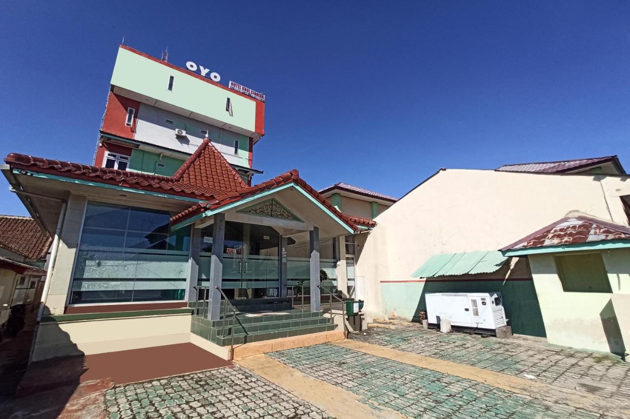 Oyo 2611 Hotel Krui Syariah Zewnętrze zdjęcie