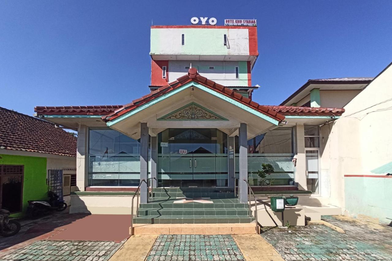 Oyo 2611 Hotel Krui Syariah Zewnętrze zdjęcie