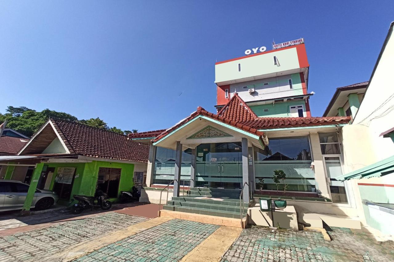 Oyo 2611 Hotel Krui Syariah Zewnętrze zdjęcie