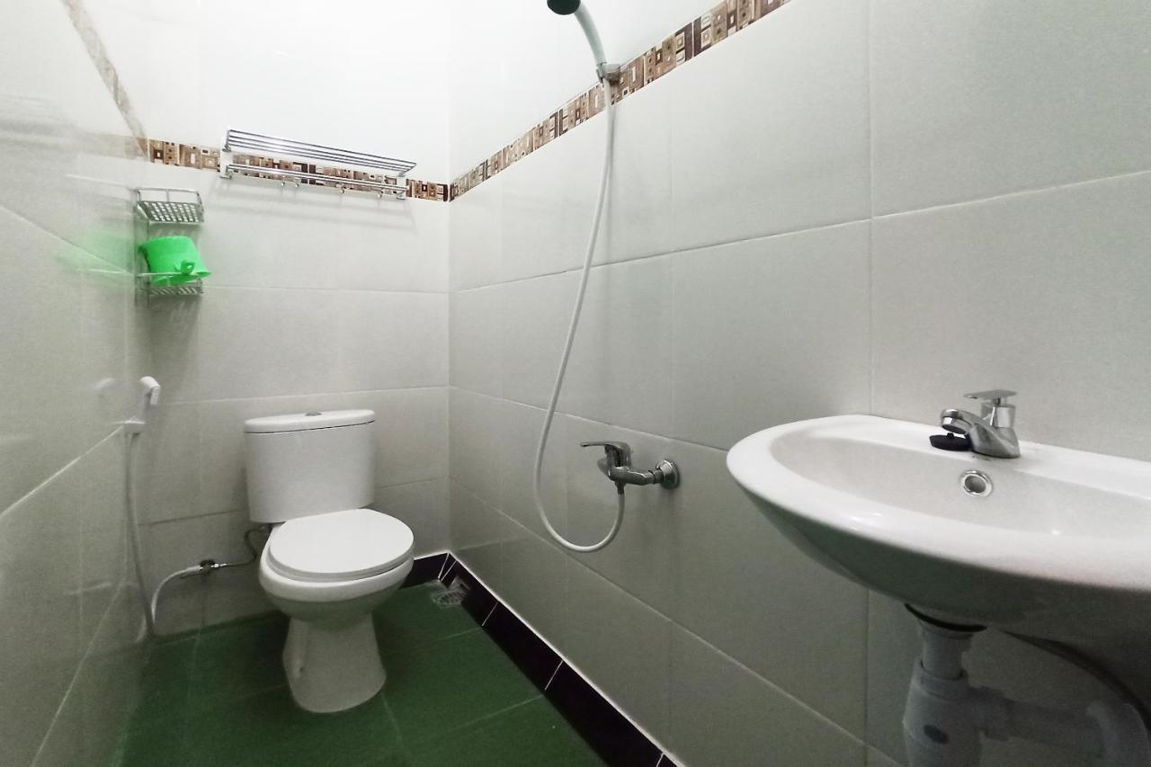 Oyo 2611 Hotel Krui Syariah Zewnętrze zdjęcie